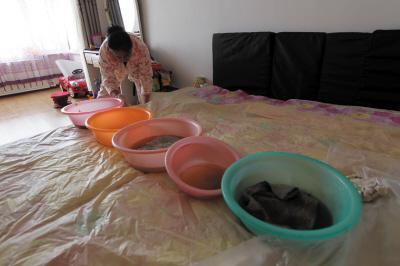 宁城楼上漏水，住户失联，小区没物管，业主维权难！律师来支招……